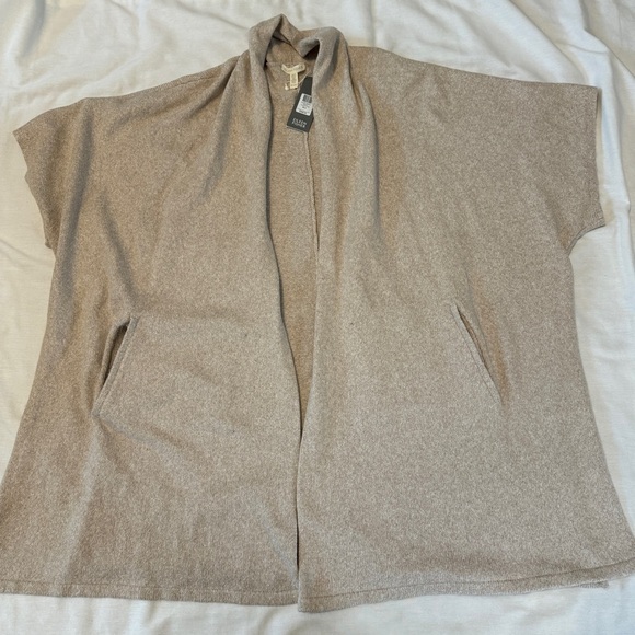 NEW Eileen Fisher Medium / Large Oatmeal Cream Kimono Cape Sweater - Picture 3 of 7